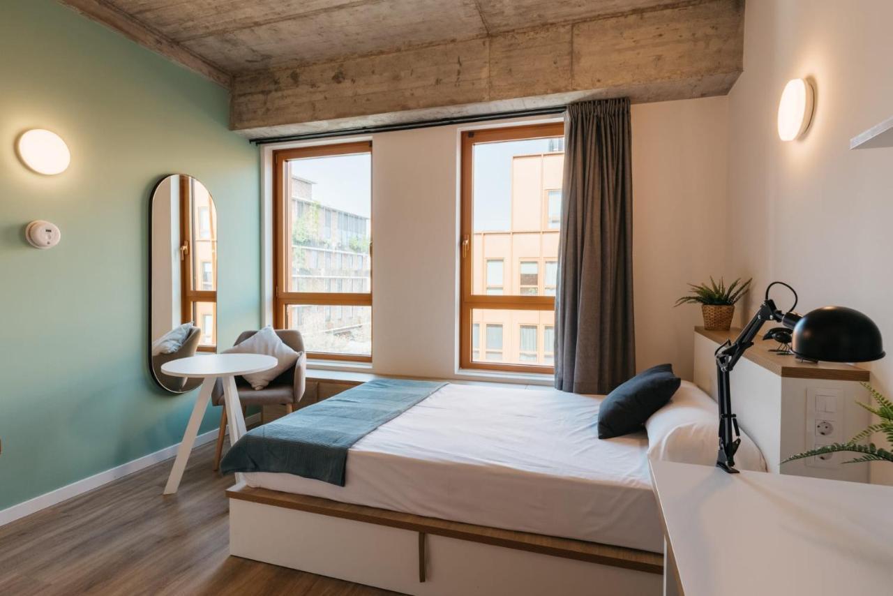 For Students Studying In Barcelona Only - Stunning Spacious Studios And Private Rooms At Pallars Student Accommodation Exteriör bild