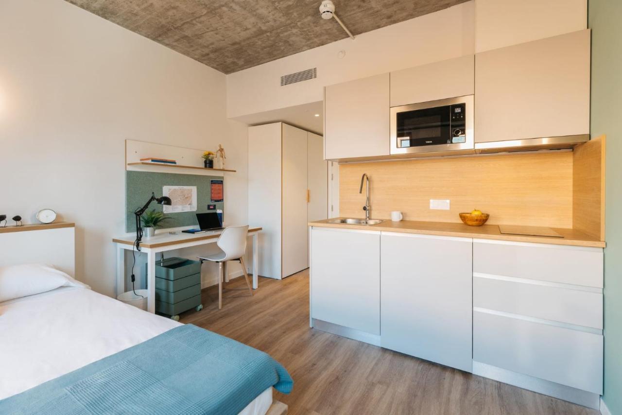 For Students Studying In Barcelona Only - Stunning Spacious Studios And Private Rooms At Pallars Student Accommodation Exteriör bild