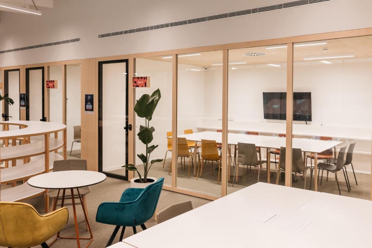For Students Studying In Barcelona Only - Stunning Spacious Studios And Private Rooms At Pallars Student Accommodation Exteriör bild