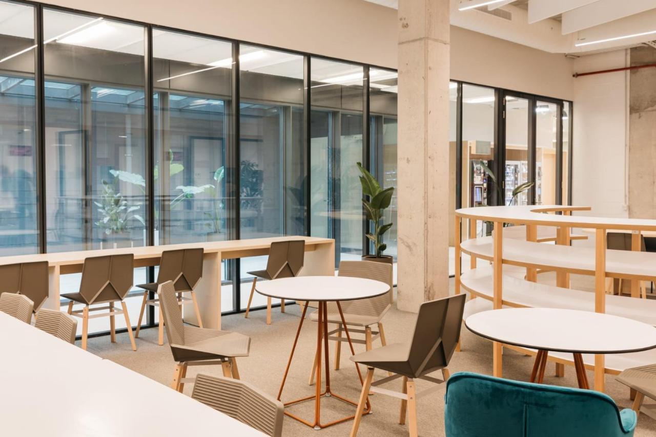 For Students Studying In Barcelona Only - Stunning Spacious Studios And Private Rooms At Pallars Student Accommodation Exteriör bild
