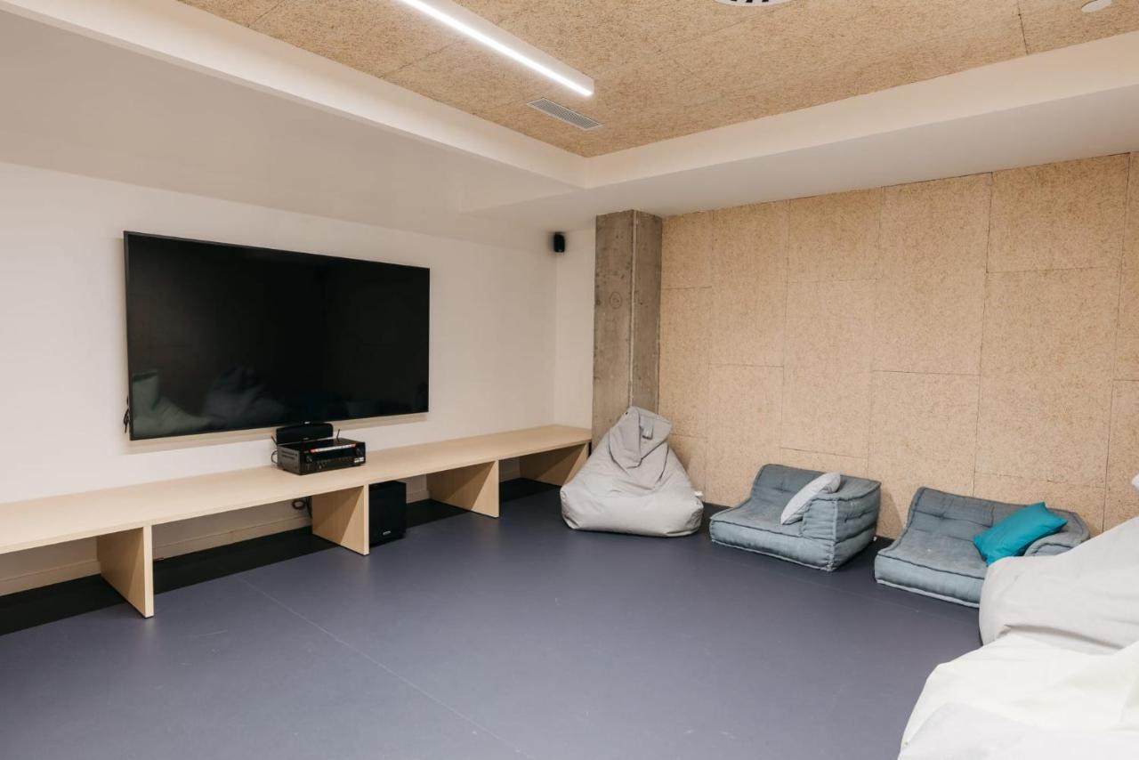 For Students Studying In Barcelona Only - Stunning Spacious Studios And Private Rooms At Pallars Student Accommodation Exteriör bild