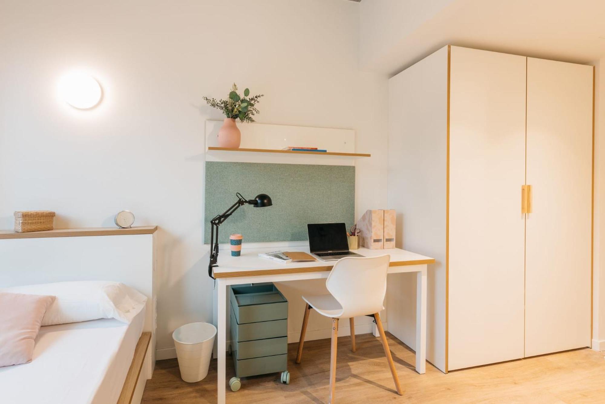 For Students Studying In Barcelona Only - Stunning Spacious Studios And Private Rooms At Pallars Student Accommodation Exteriör bild